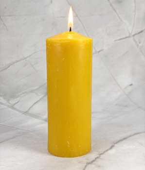 Bougie pilier teintée masse jaune