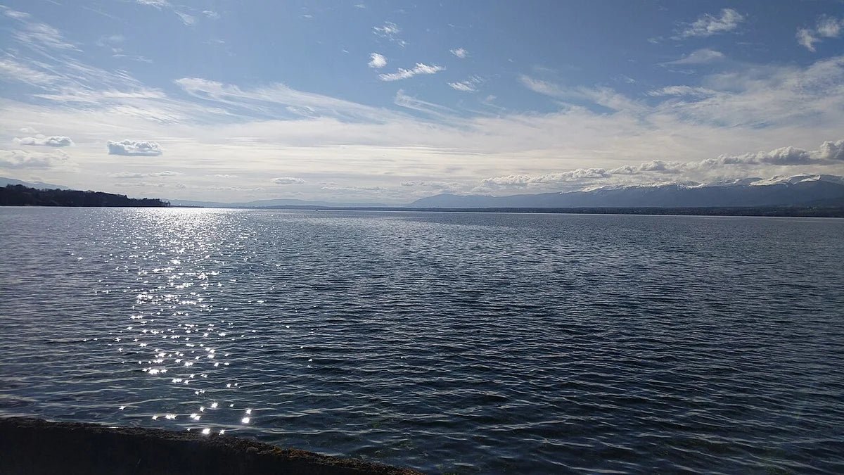 O lago Léman e as montanhas do Jura de Vaud